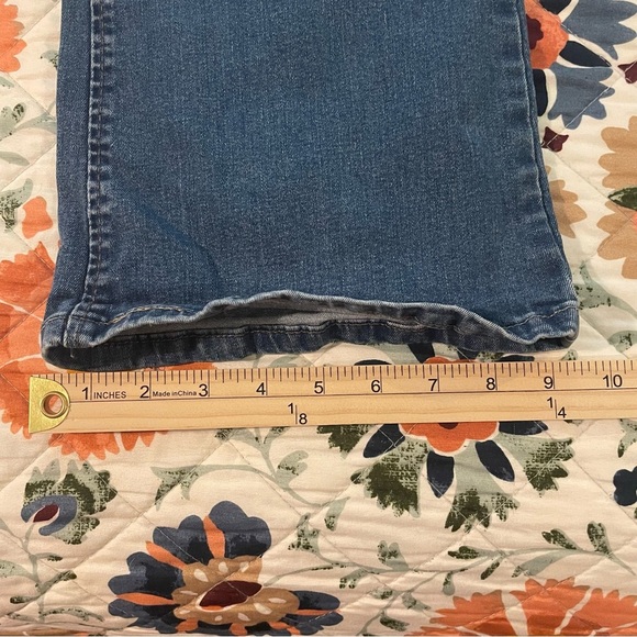 Levi's 518 Women's Boot Cut Jeans Size 11 - Picture 7 of 7